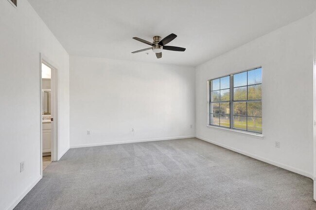 Building Photo - 826 Dakota Dr