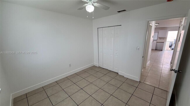 Building Photo - 6046 SW 40th St