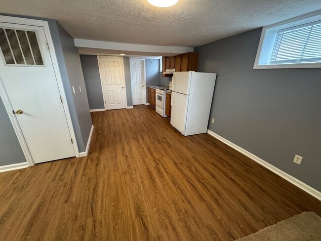 Building Photo - 1005 W 1st N St