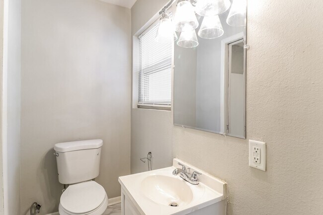 Building Photo - 62 Cliffwood Cir