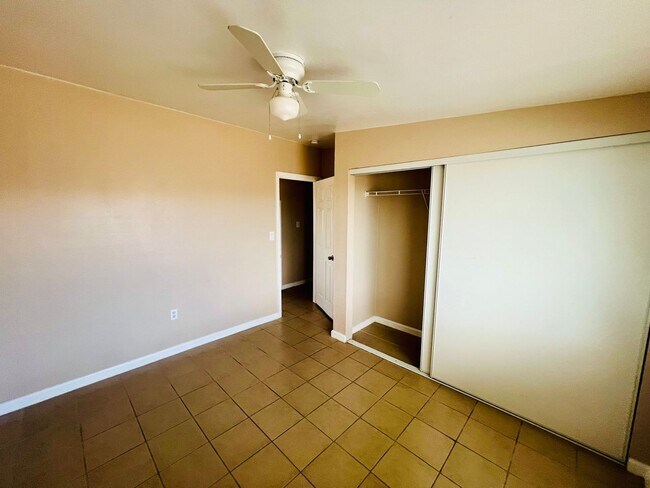 Building Photo - 411