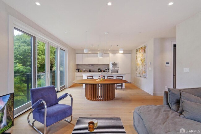 Building Photo - 754 Lake St