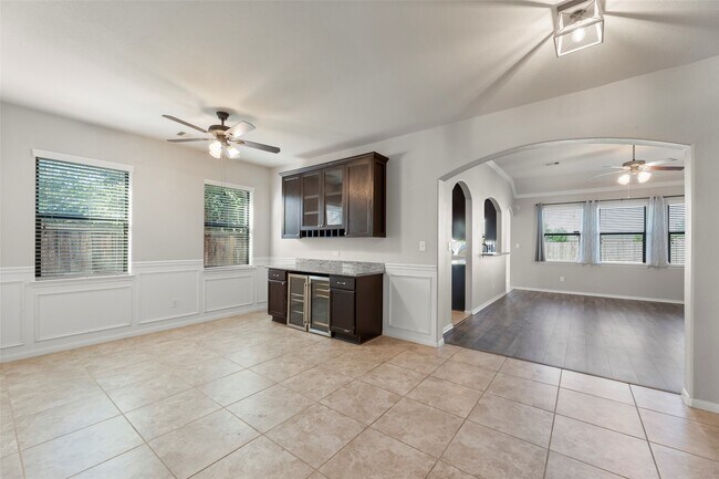 Building Photo - 5531 Drumlin Field Way
