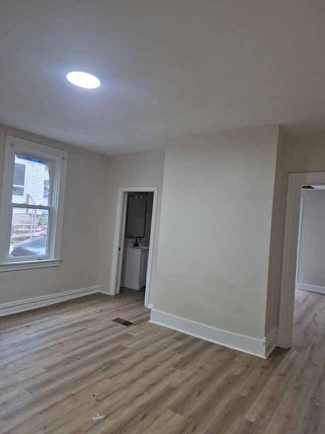 Building Photo - 2622 N Charles St
