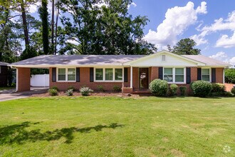 Building Photo - 3003 Stratford Dr