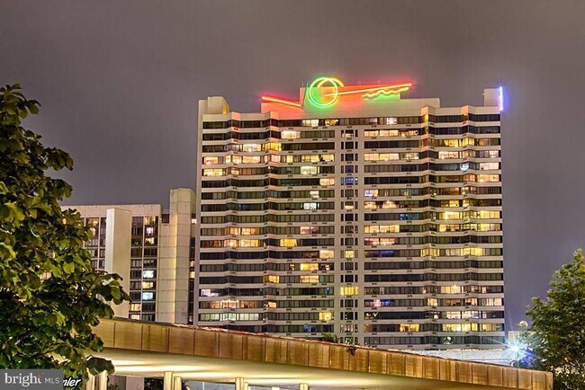 Building Photo - 2001 Hamilton St