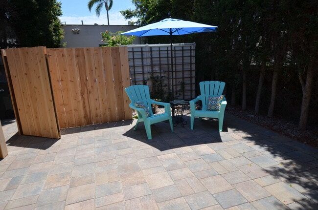 Building Photo - Charming Studio Guest house: Furnished Vacation Rental