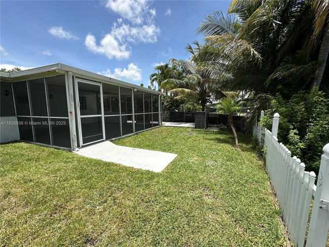 Building Photo - 4830 SW 41st Ave