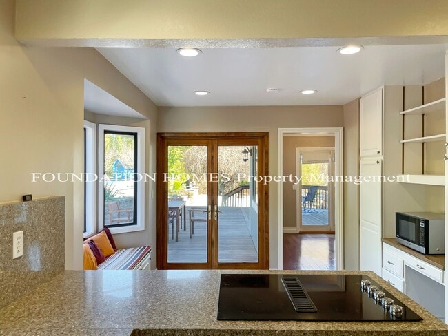 Building Photo - 216 San Ramon Way