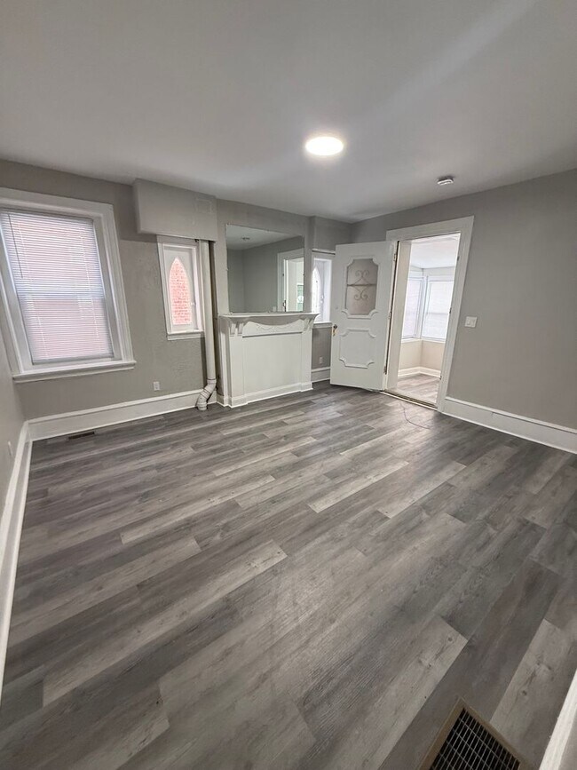 Building Photo - 28 N 50th St