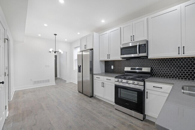 Building Photo - 272 S 22nd St