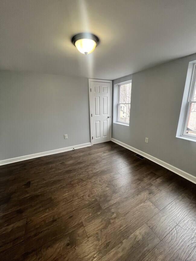 Building Photo - 1212 W Lombard St