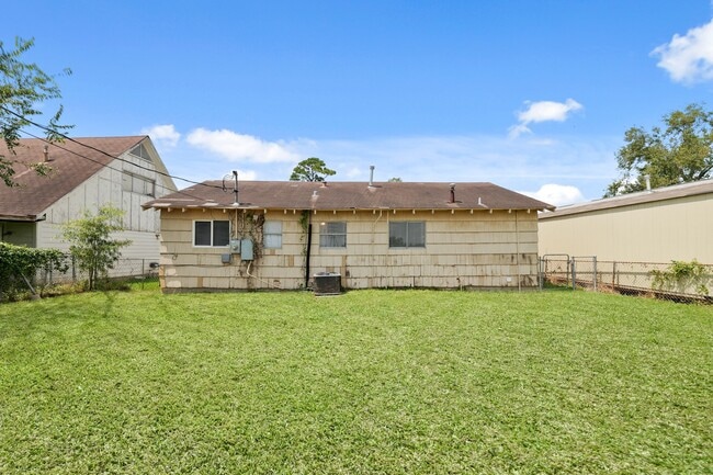 Building Photo - 326 Brookview St