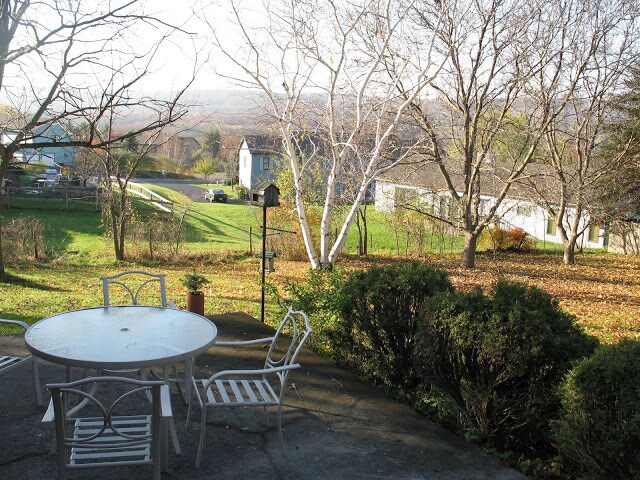 Building Photo - 131 Honness Ln