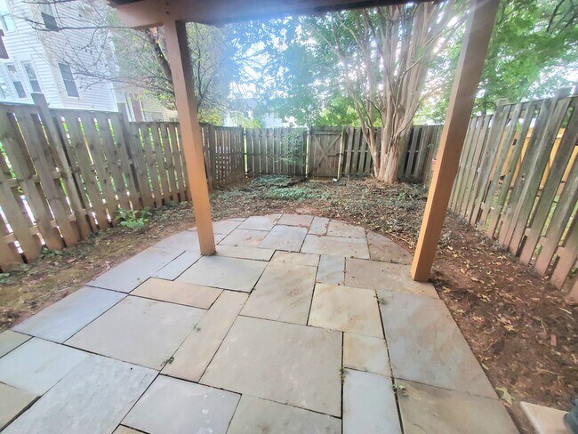 Building Photo - 14142 Betsy Ross Ln