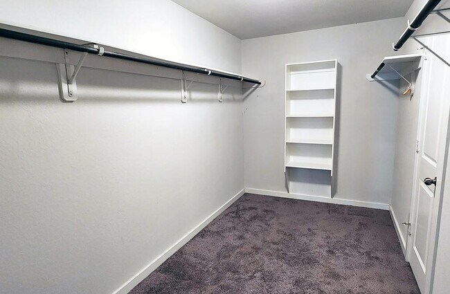 Building Photo - 16342 Rockdale Landing Dr