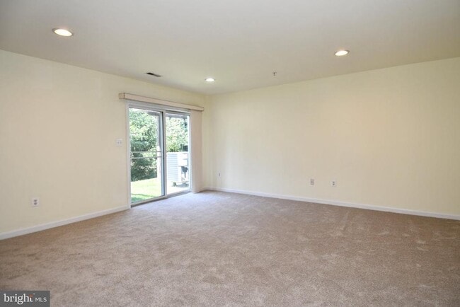 Building Photo - 8784 Lincoln St