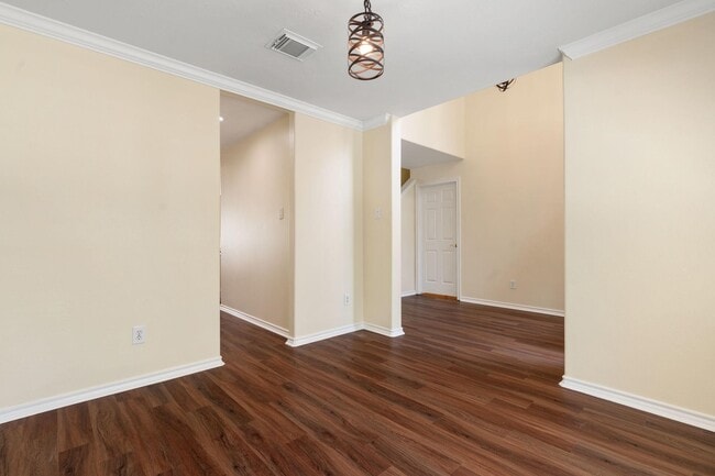 Building Photo - 27 N Queenscliff Cir