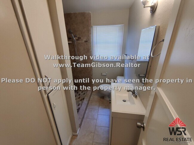 Building Photo - 4 Bedroom / 2 Bathroom Home.