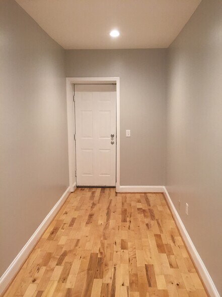 Office Space - 1618 Isherwood St NE