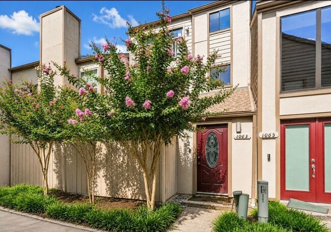 Building Photo - 1063 Country Pl Dr