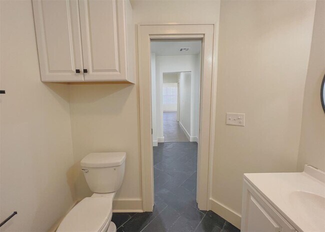 Building Photo - 2542 NW 21st St