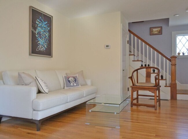 Building Photo - Winter Rental: 10A Gloucester Ave. (Utilit...