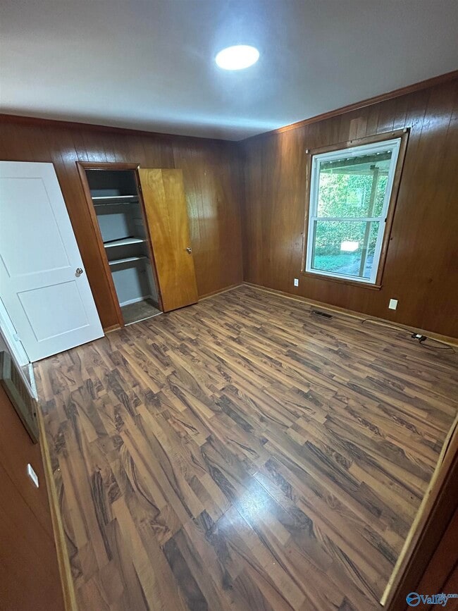 Building Photo - 4103 Lakeview Dr NW