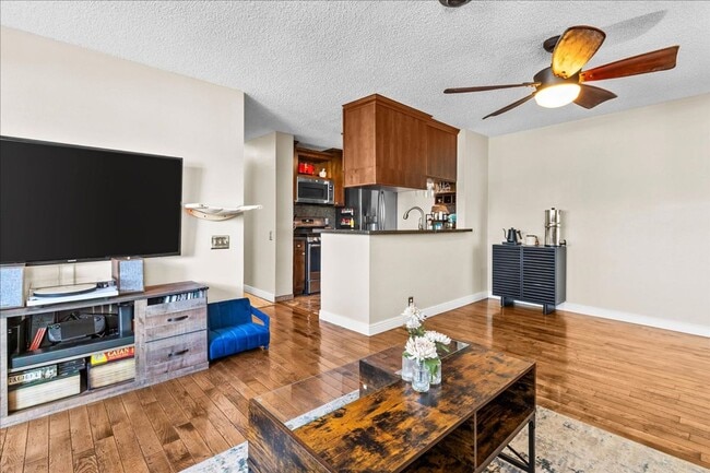Building Photo - Corner end unit Two Bedroom Two Bath Townh...