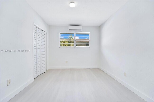 Building Photo - 15991 NE 18th Pl