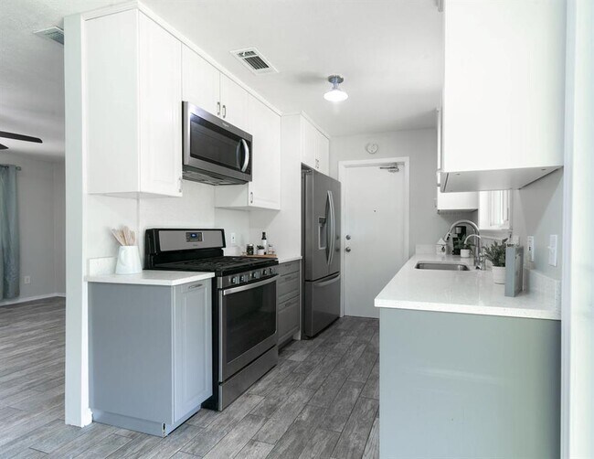 Building Photo - 1515 Glenmeadows Dr
