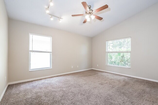 Building Photo - 13720 Meadowpark Ave