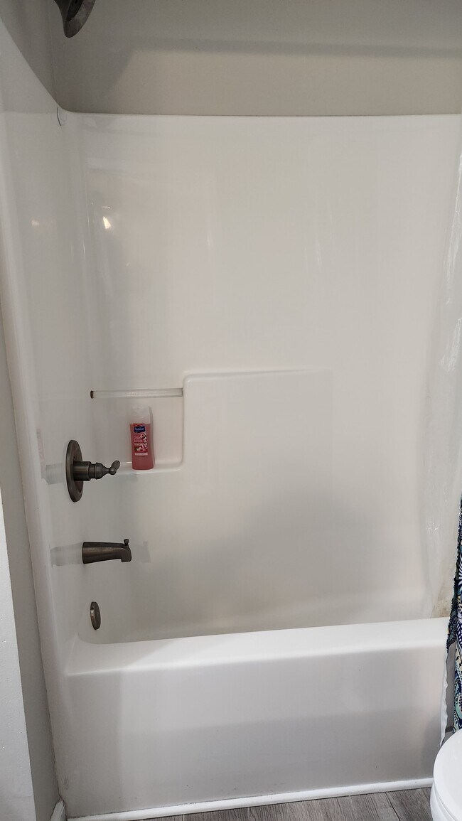 Building Photo - 614 3rd Ave S