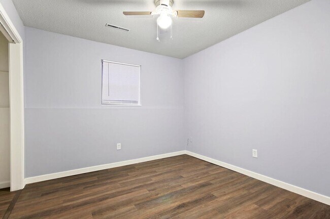 Building Photo - 3201 Elm Grove Dr