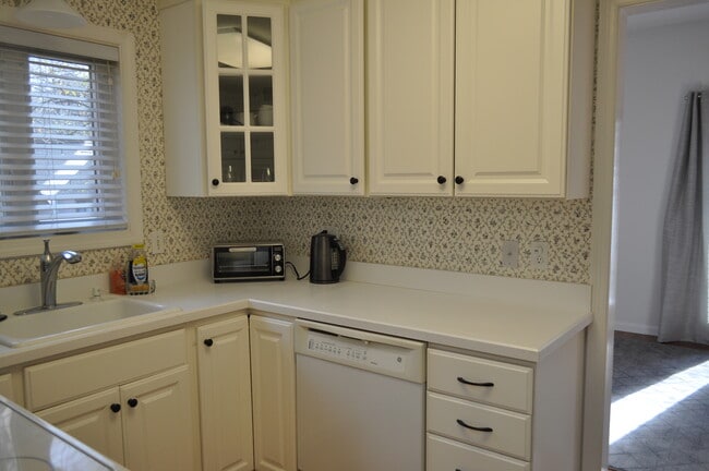 Building Photo - 29 Crocus Ln