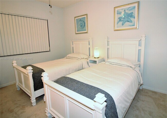 Building Photo - 3255 NE 184th St