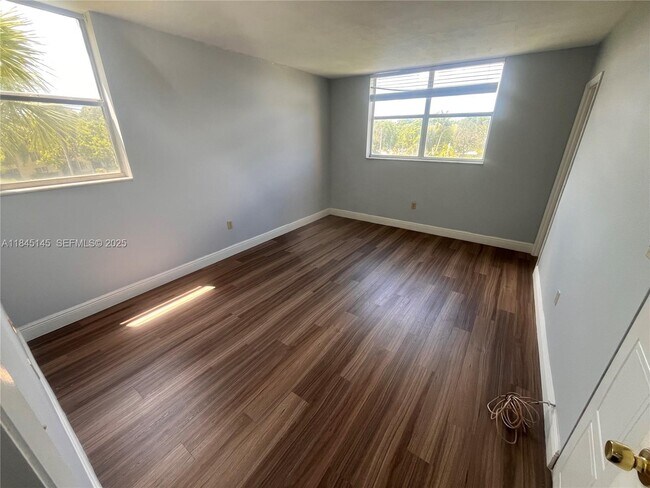 Building Photo - 1820 SW 81st Ave