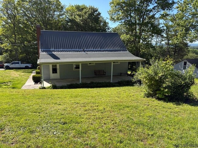 Building Photo - 226 Suie St