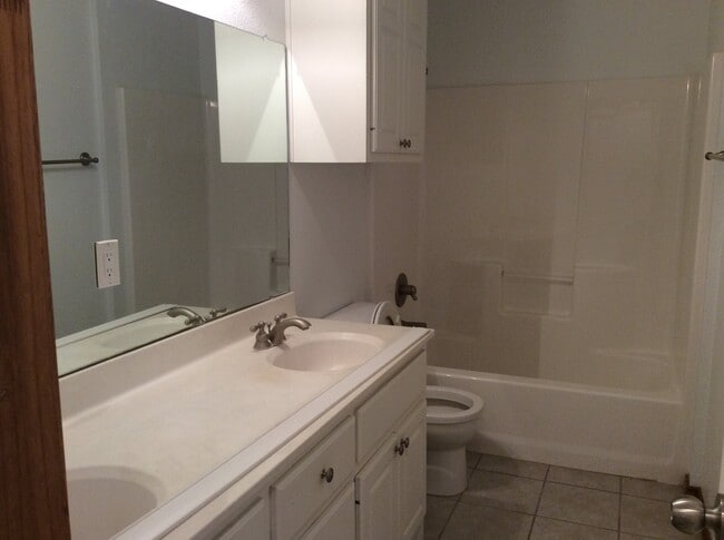 Building Photo - 1705 Tiffani Ln
