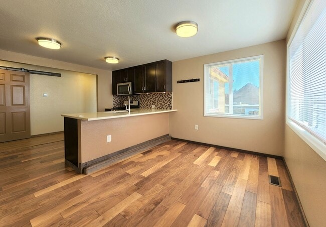 Building Photo - 10914 Willow Rd