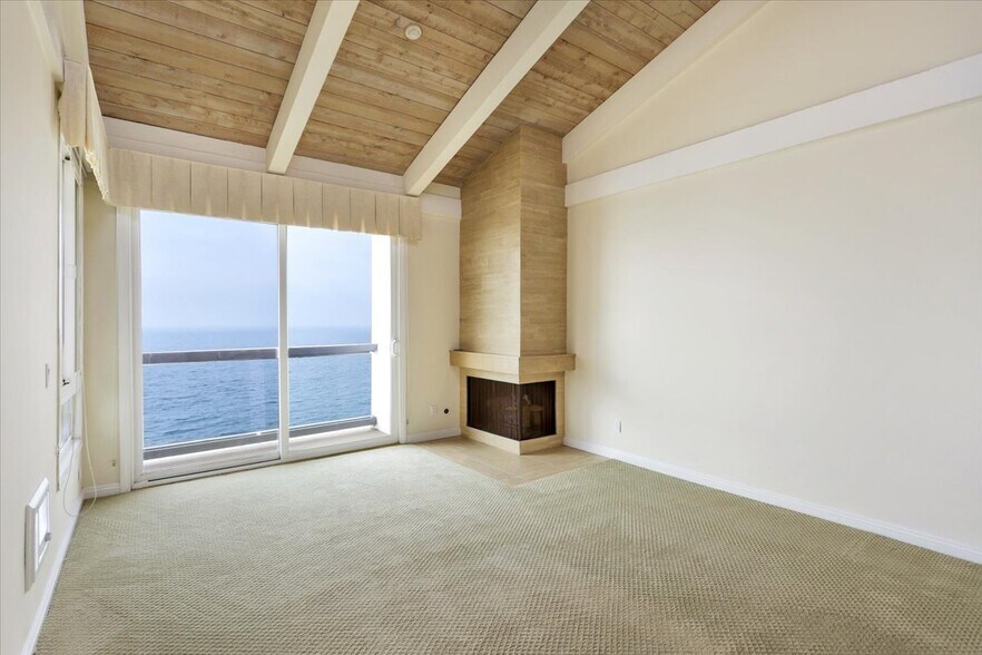 Building Photo - 575 Esplanade