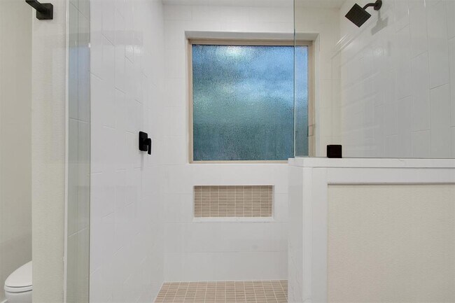 Building Photo - 346 Nene Ln