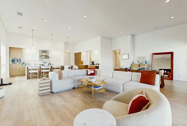 Building Photo - 3534 Ambassador Dr