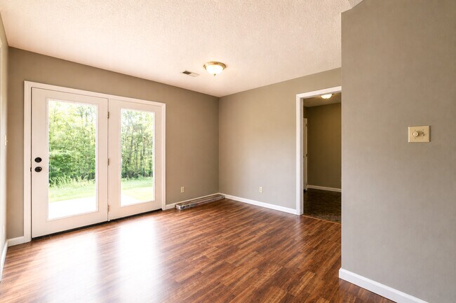 Building Photo - 317 Headrickview Dr