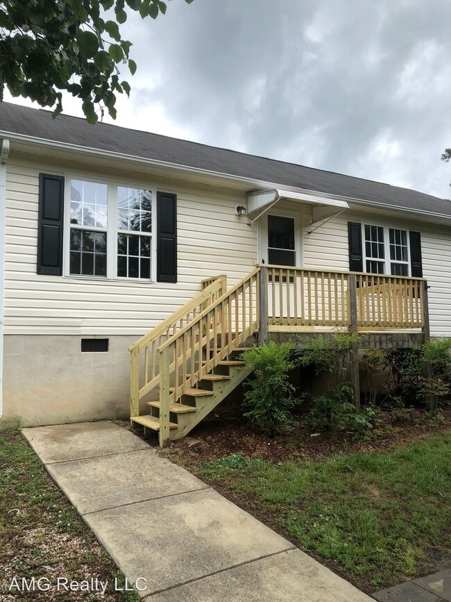 Primary Photo - 3 br, 2 bath House - 214 E Lyon Street
