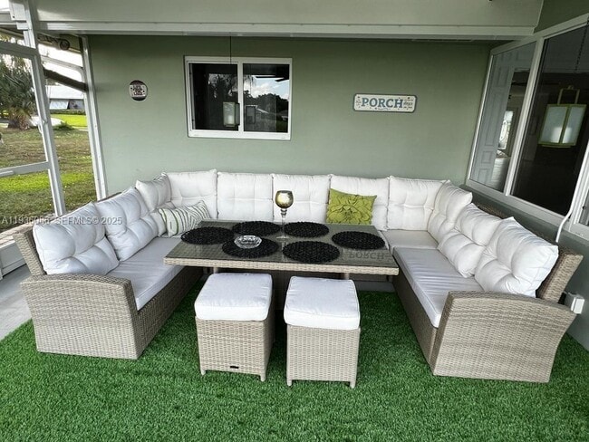 Building Photo - 3324 Lakeview Blvd