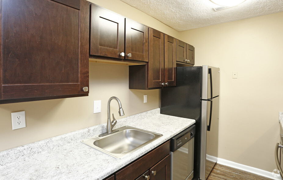 2BR, 1 BA - 832 SF - Furlong Trails Apartments