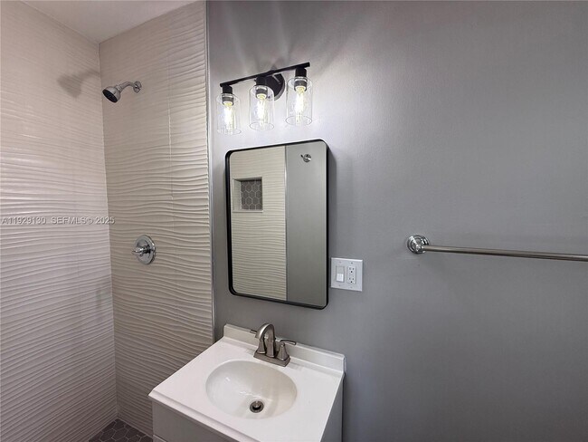 Building Photo - 19401 NE 1st Ave