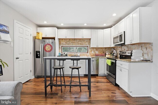 Building Photo - 244 Mathers Rd