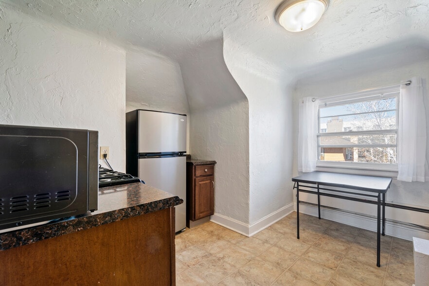 Building Photo - 2615 E 12th Ave